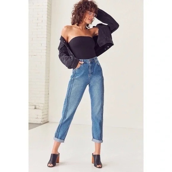 Urban Outfitters BDG Mom Jean - Pintuck Size-24 - Picture 3 of 6
